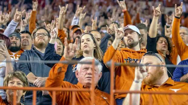 Texas Fan Broll 56